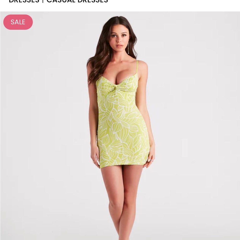 Windsor Escape With Me Tropical Mini Dress Size Small
Brand new with tags